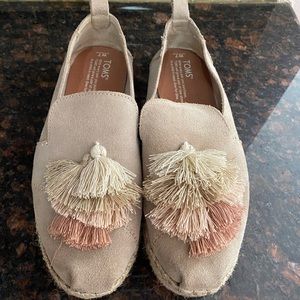 BN Women’s Size 7 TOMS Tassel Moccasins!
